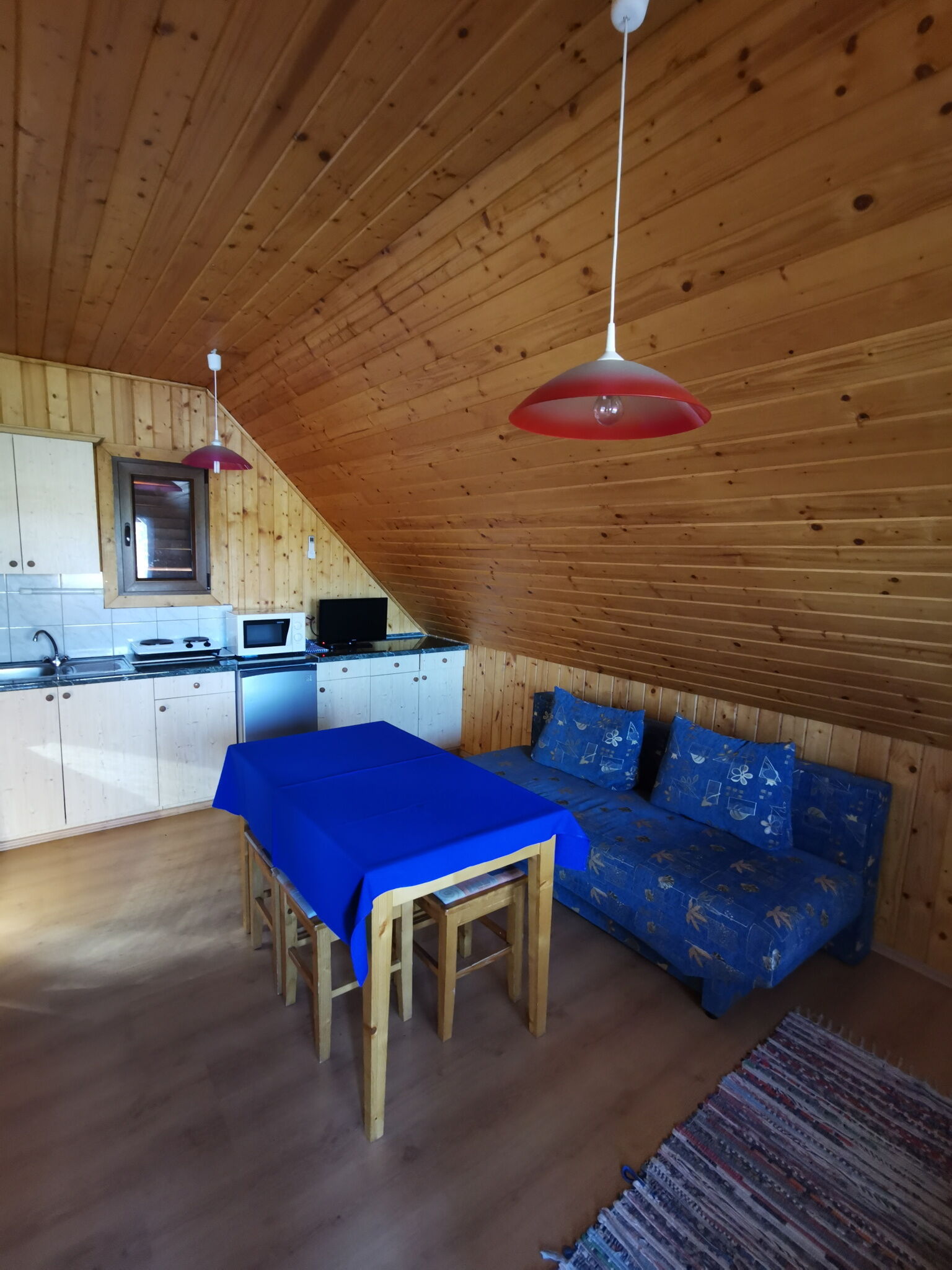r12119744.jpg