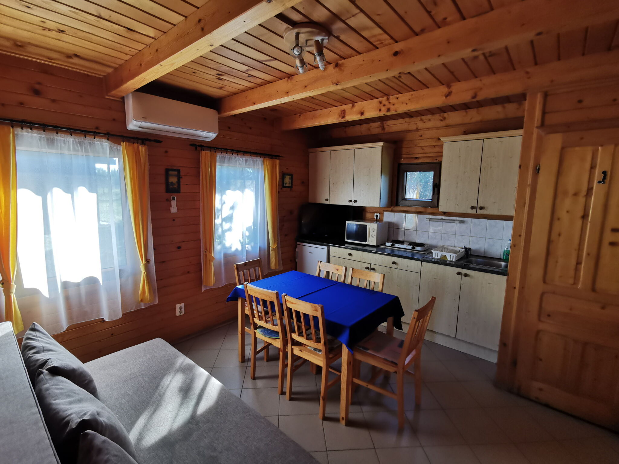 r12119780.jpg